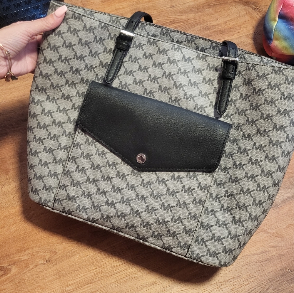 Barly used authentic mk bag